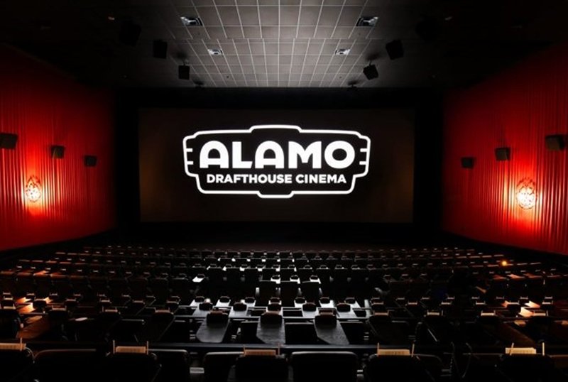 Alamo Drafthouse obligera ses clients a porter des masques AMC