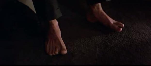 Est-ce le remède le plus simple au décalage horaire? Marcher pieds nus pourrait ... "width =" 639 "height =" 283