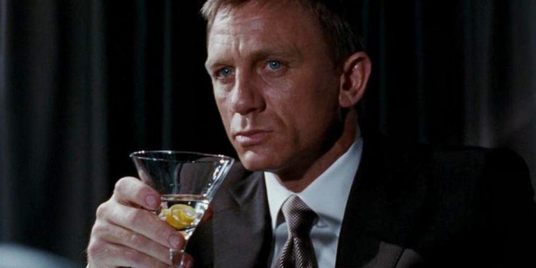 Pourquoi James Bond ordonne à ses martinis d'être secoués, pas remués