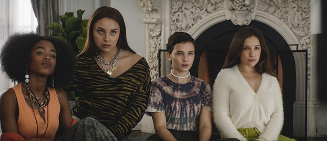 1601655658 685 CS visite le tournage du film de Blumhouse The Craft