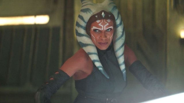 Regardez Rosario Dawson se transformer en Ahsoka Tano pour The Mandalorian