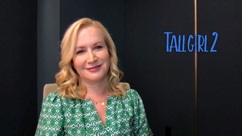 Interview Angela Kinsey on Tall Girl 2 Bond With Ava Michelle Sabrina Carpenter