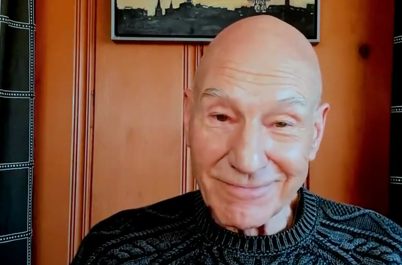 Patrick Stewart continue de nier de maniere hilarante toute implication