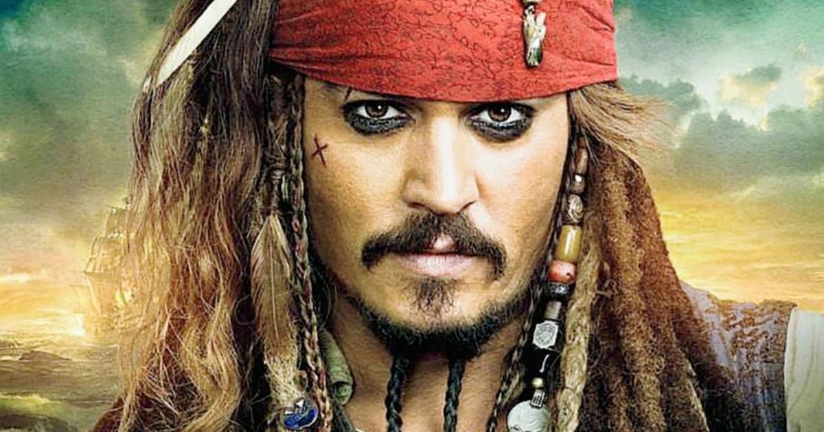 Johnny Depp honore par les fans avec un bateau pirate