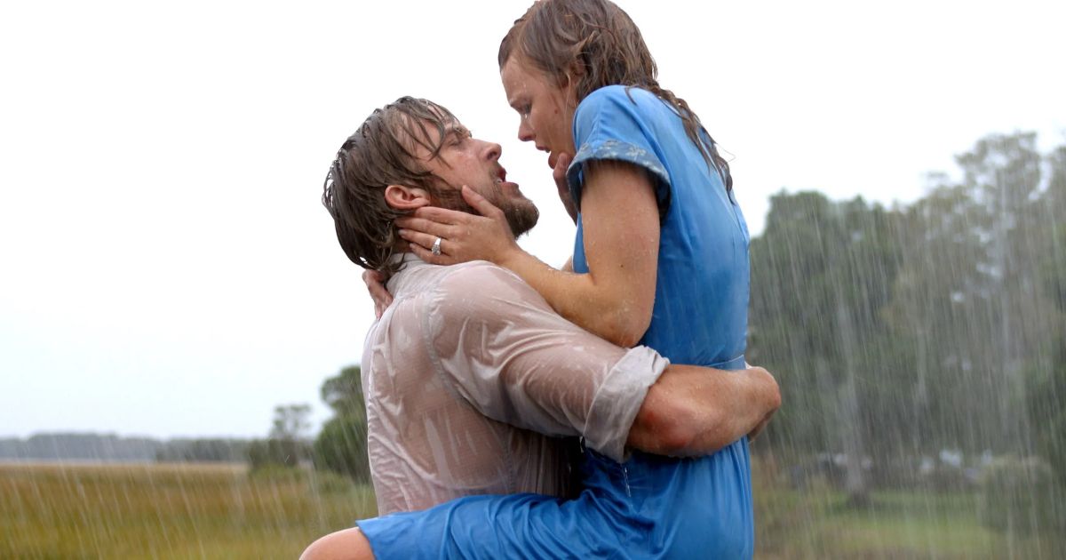 Ryan Gosling and Rachel McAdams kiss in The Notebook 1