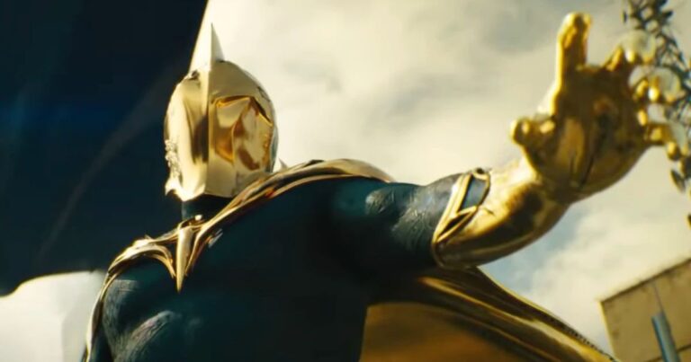 Pierce Brosnan parle d&rsquo;Adam noir et de son casque inconfortable de Doctor Fate