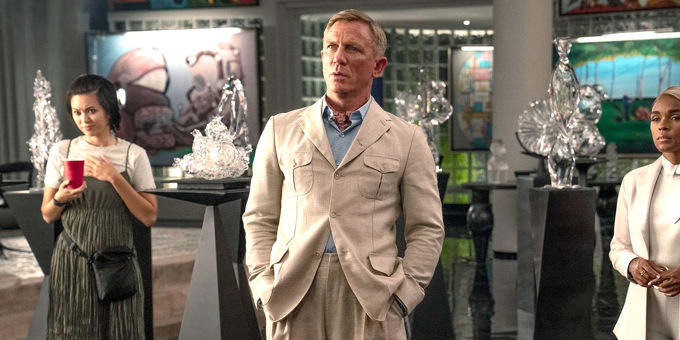 Daniel Craig in Glass Onion A Knives Out Mystery