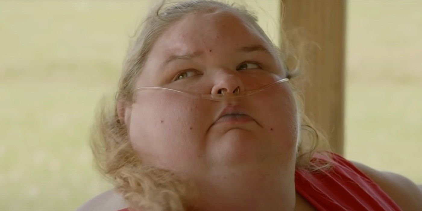 Tammy Slaton 1000-lb Sisters looking up while wearing oxygen tube