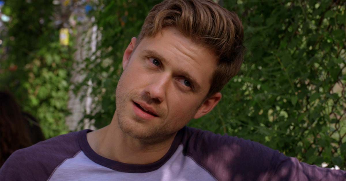 Aaron Tveit in Better off Single