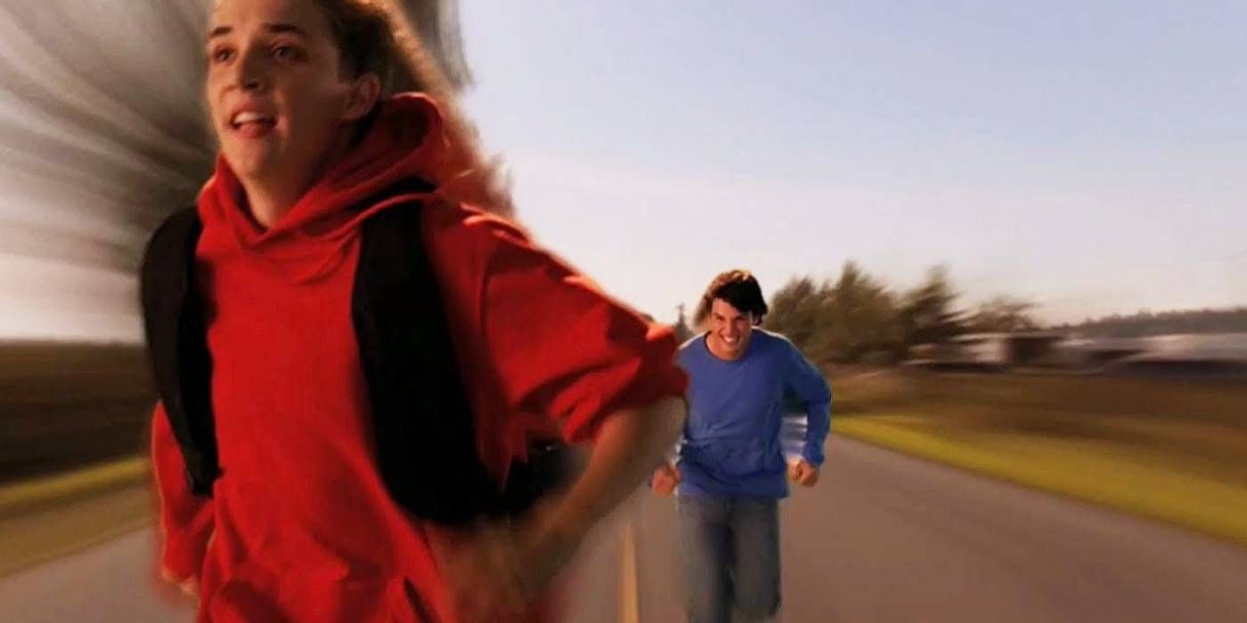 Bart Allen and Clark Kent race on Smallville pic
