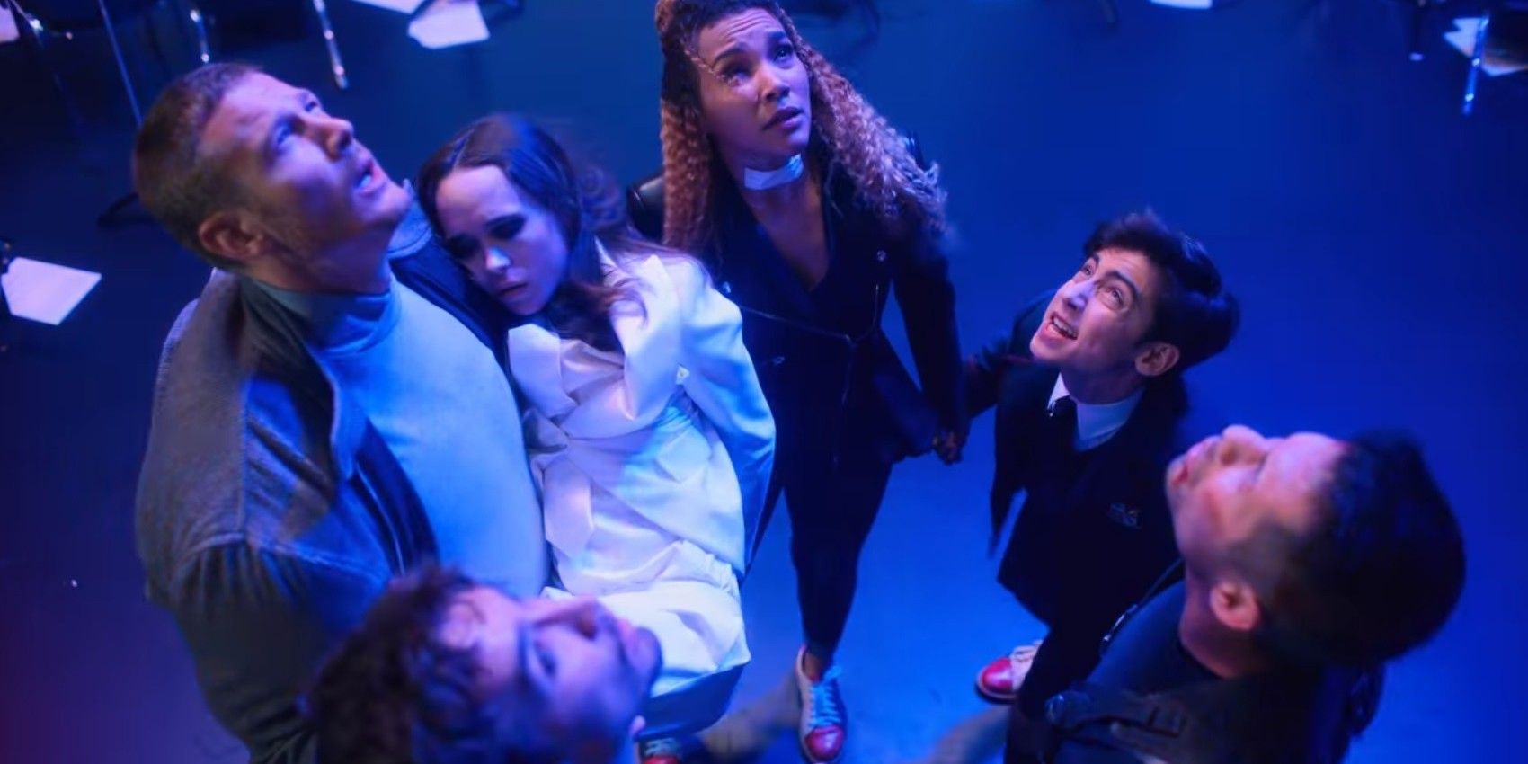 The Hargreeves sibling looking up at the top in The Umbrella Academy
