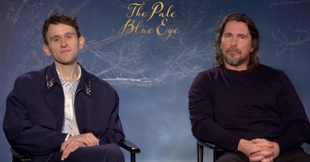 Christian Bale et Harry Melling dans The Pale Blue Eye