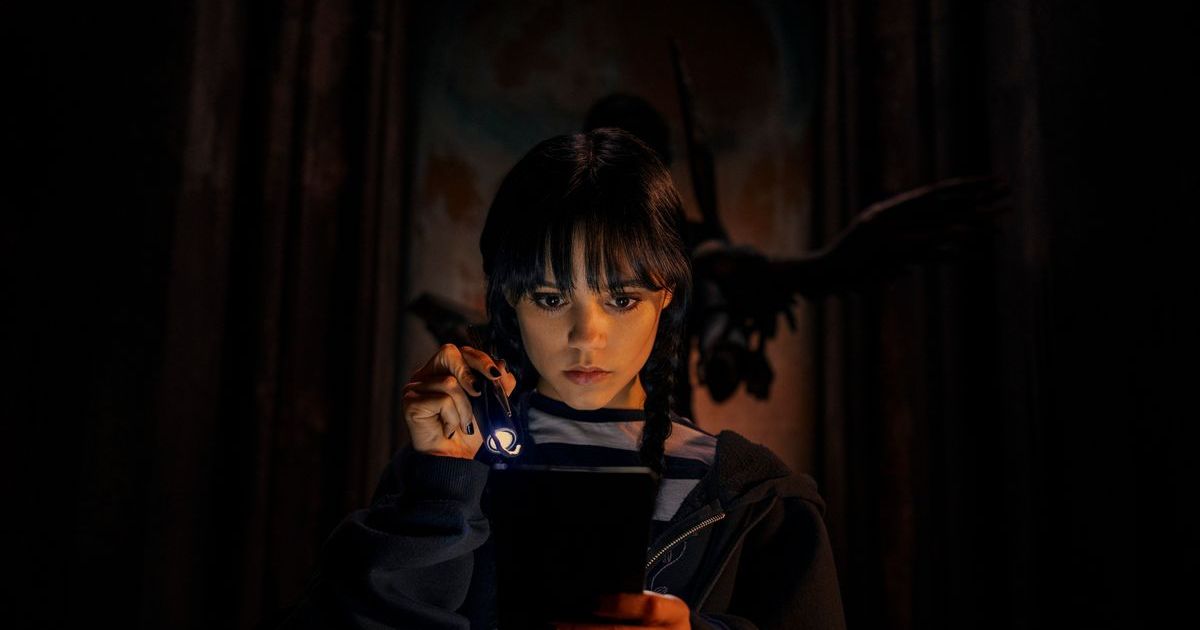 Jenna Ortega dit que la saison 2 de mercredi abandonnera l'aspect de l'histoire d'amour en faveur de plus d'horreur