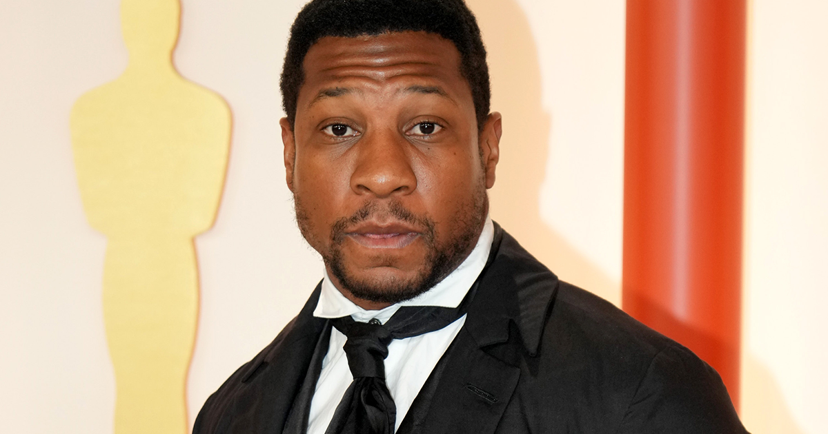 Le procès de Jonathan Majors fixe la date d'août après la comparution de l'acteur devant le tribunal