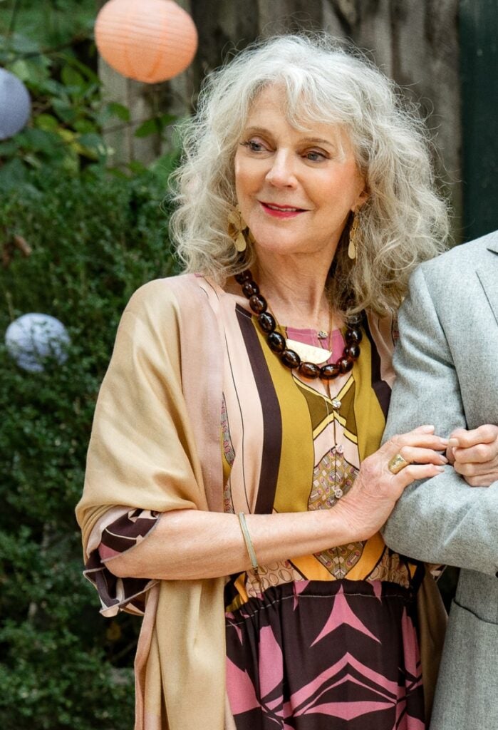 Blythe Danner dépeint grand-mère Gigi dans "Happiness for Beginners" (Netflix)