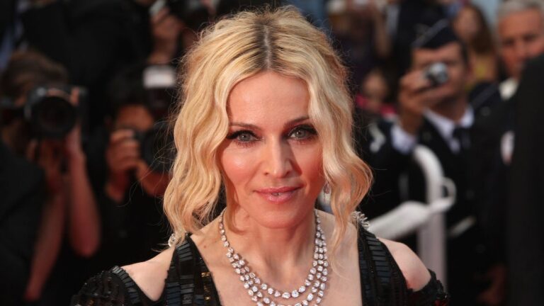 Madonna dit qu’elle est « chanceuse d’être en vie » alors qu’elle réfléchit à sa peur de la santé : « Merci à tous mes anges »