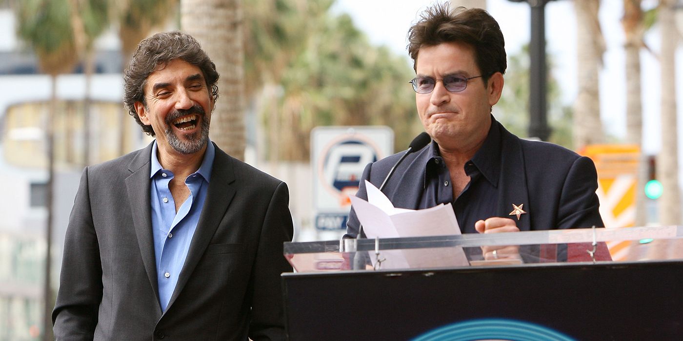 Chuck Lorre parle de se réconcilier avec Charlie Sheen après une querelle entre deux hommes et demi