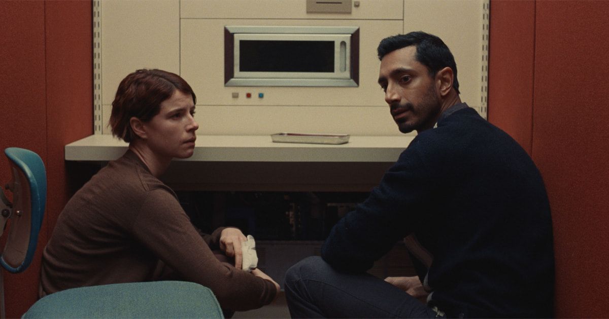 Jessie Buckley, Jeremy Allen White et Riz Ahmed mènent une histoire d'amour de style Black Mirror