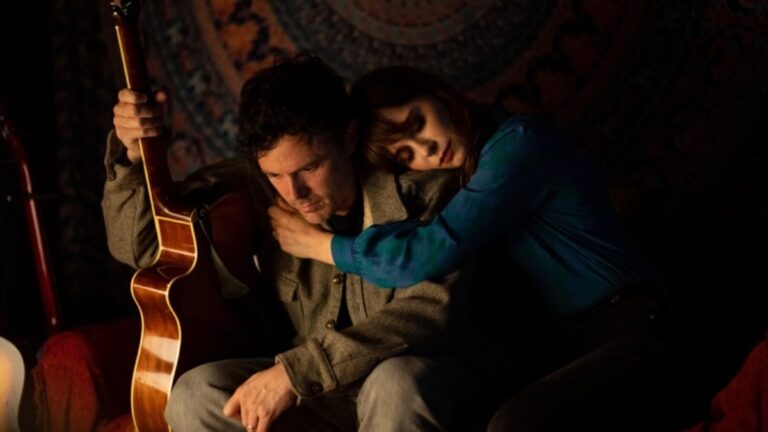 Critique de « Dreamin&rsquo; Wild »: Casey Affleck joue un artiste torturé dans un biopic musical doux mais las