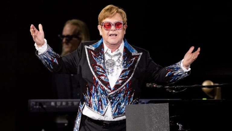 Elton John est sorti de l&rsquo;hôpital de Monaco un jour après sa chute
