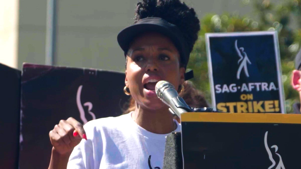 Kerry Washington critique les studios lors d'un rassemblement de solidarité : "Nous n'allons pas les laisser venir pour nous" (Vidéo)