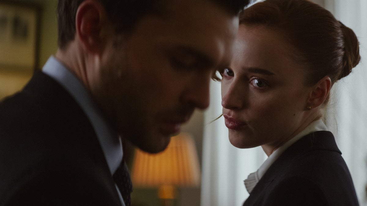 Phoebe Dynevor et Alden Ehrenreich essaient de mélanger amour et travail dans la bande-annonce "Fair Play" (vidéo)