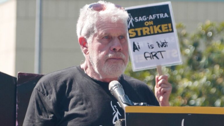 Ron Perlman rappelle l&rsquo;AMPTP à la table : « Vous, enfoirés, dites-nous à quel point vous nous appréciez » (Vidéo)