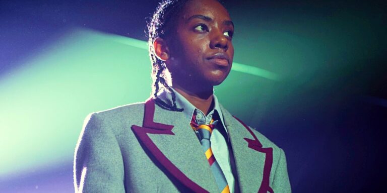 Le créateur de l&rsquo;éducation sexuelle explique la représentation vitale des transgenres dans la saison 4