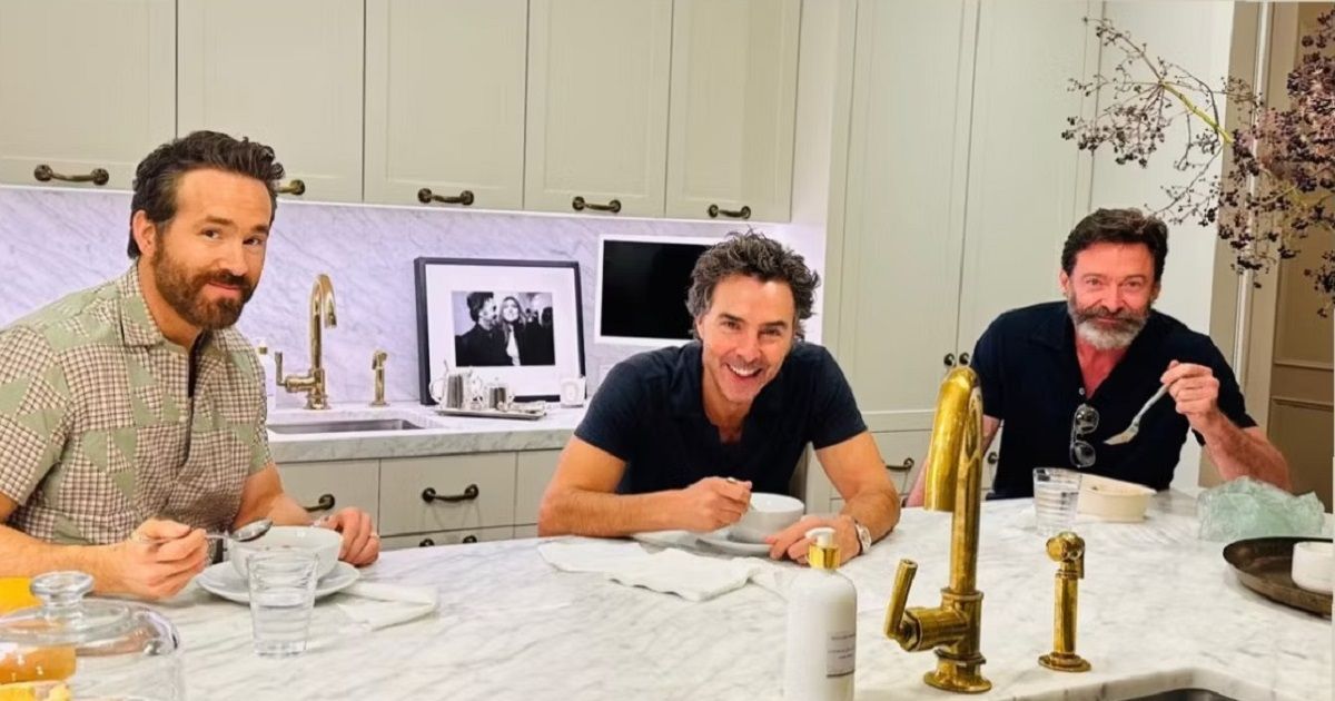 Ryan Reynolds et Hugh Jackman veulent désespérément se remettre au travail sur Deadpool 3 ;  Le réalisateur partage une photo amusante du petit-déjeuner