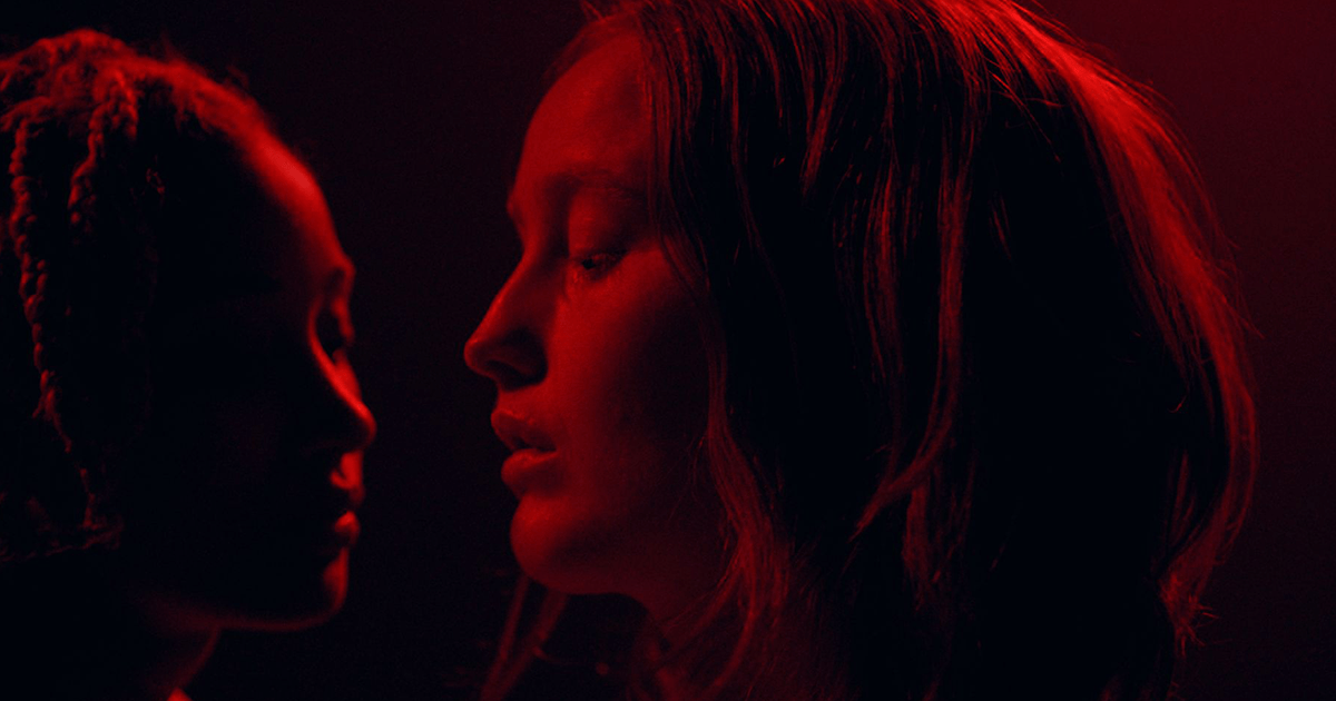 Amandla Stenberg et Bobbi Salvör Menuez parlent d'une romance d'horreur