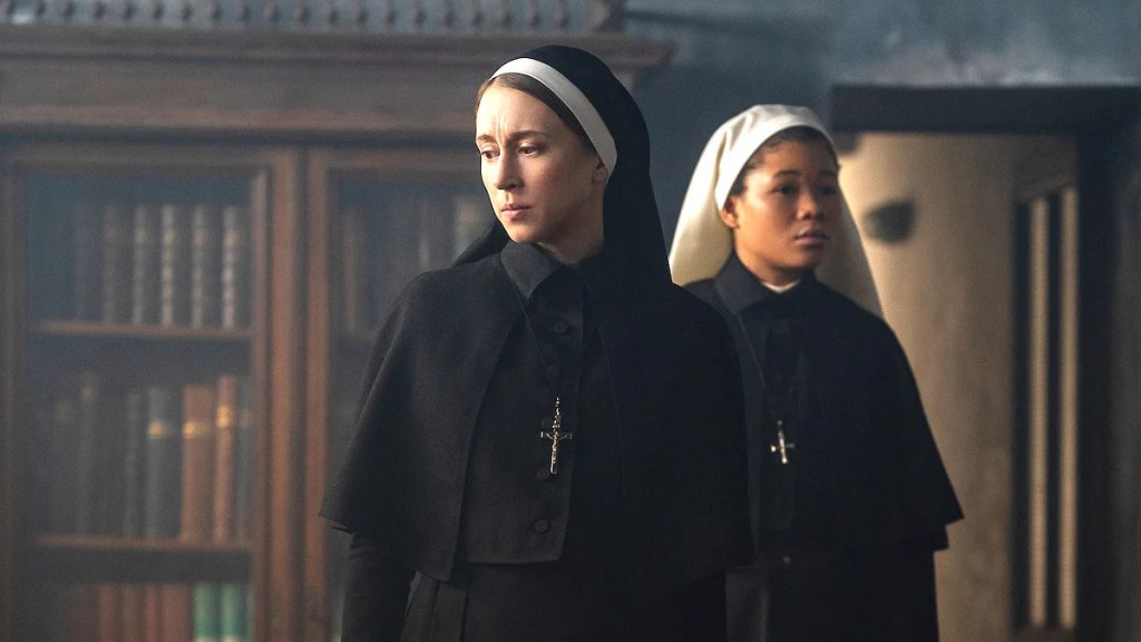 Taissa Farmiga et Storm Reid dans "The Nun II"