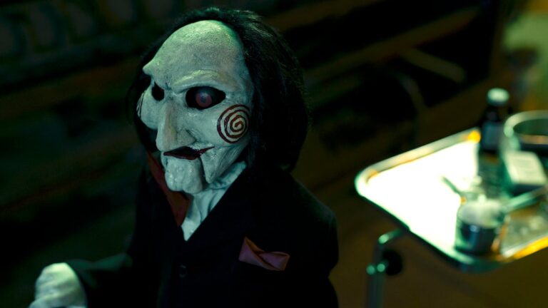 Dans la scène hurlante de « Saw X », les voisins ont appelé la police contre le monteur du film