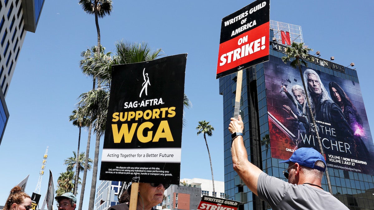 Les membres de la WGA sont « prudemment optimistes » alors que les PDG se présentent aux négociations de grève avec la Guilde