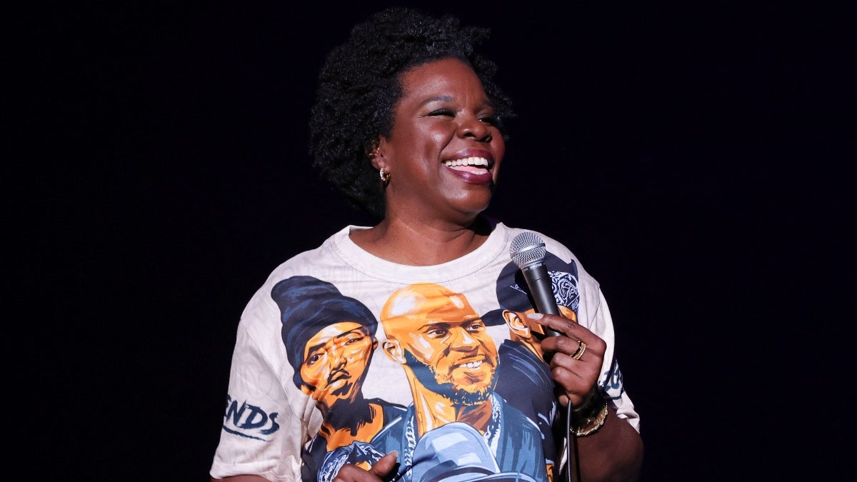 Leslie Jones se sentait comme une « caricature » dans « SNL » : « C'est une machine qui doit fonctionner »