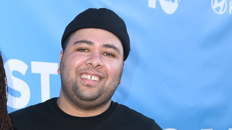 Outfest nie que les licenciements soient liés aux efforts de syndicalisation et nomme Zackery Alexzander Stephens directeur exécutif par intérim