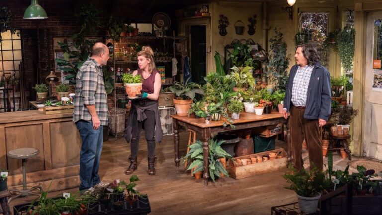 Revue « Dig » Off Broadway : la pièce de Theresa Rebeck sur un magasin de plantes
