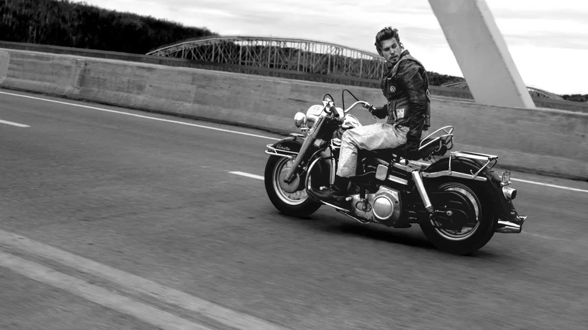 Revue « The Bikeriders » : l'ode rugissante et étoilée de Jeff Nichols à un club de moto des années 60