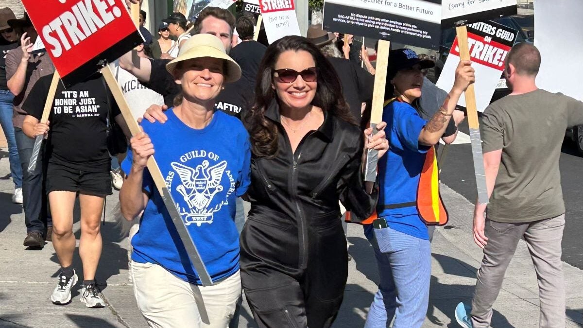 SAG-AFTRA et Hollywood célèbrent l'accord contractuel de WGA : « C'est une nouvelle ère »