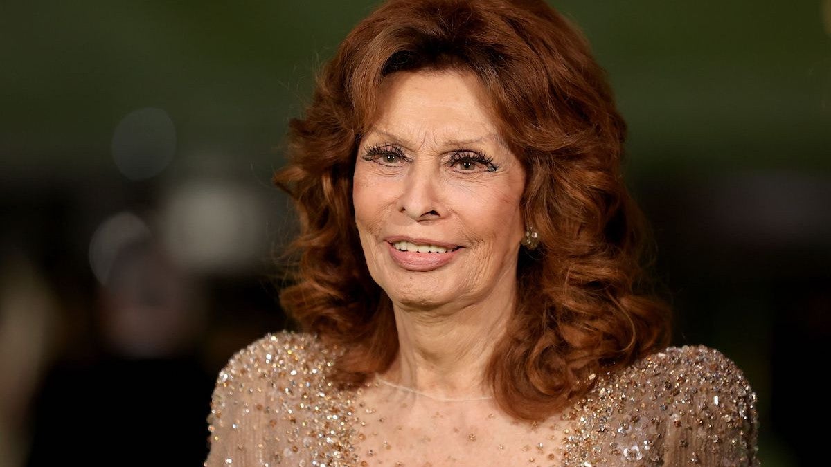 Sophia Loren en convalescence postopératoire suite à une grave chute dans la salle de bain et des fractures de la hanche