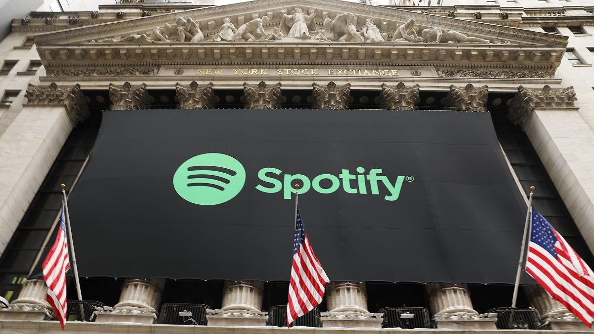 Spotify va utiliser l'IA pour traduire les voix de Dax Shepard et Trevor Noah dans d'autres langues
