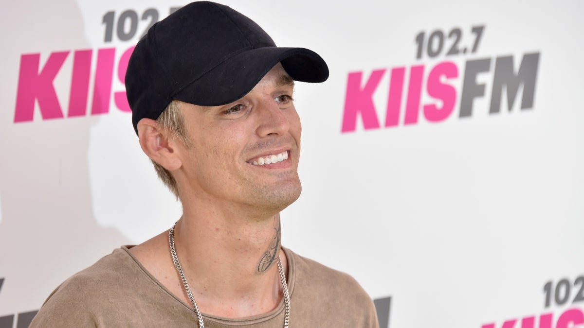 Angel, la sœur jumelle d'Aaron Carter, encourage ses fans à visiter sa tombe désormais terminée : "Célébrez sa vie"