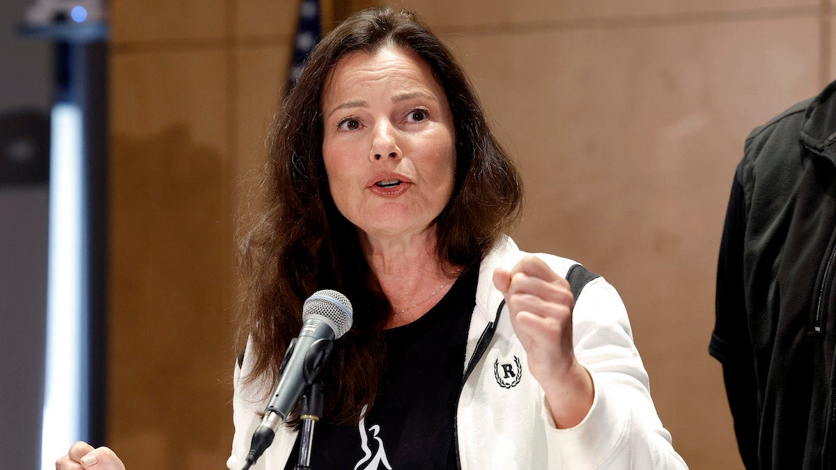Fran Drescher déclare que la proposition de George Clooney sur les cotisations n'aura pas d'impact sur les pourparlers de grève bloqués : « une sorte de pommes et d'oranges »