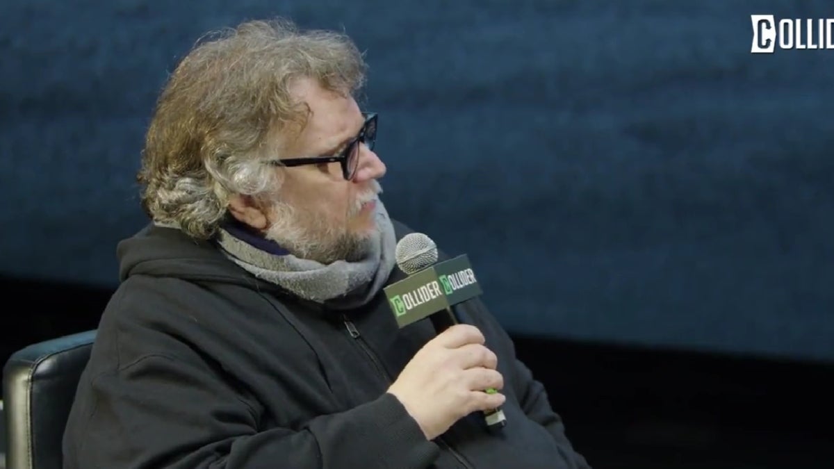 Guillermo del Toro dit qu'il n'a pas réalisé "Pacific Rim 2" parce que le studio n'a pas payé pour réserver les scènes sonores à temps (Vidéo)