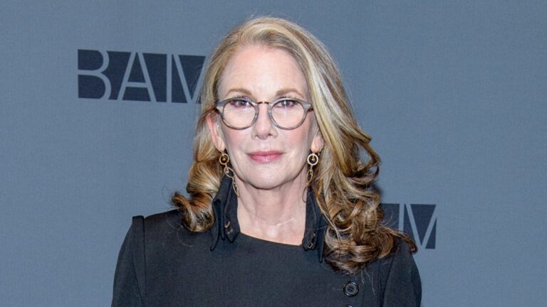 L&rsquo;ancienne présidente de la SAG-AFTRA, Melissa Gilbert, déchire les règles des costumes d&rsquo;Halloween : « des taureaux idiots, ce qui nous maintient en grève »