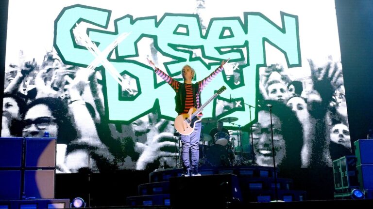 Le prochain album de Green Day, « Saviors », a été inspiré par Quentin Tarantino, John Waters et Andy Warhol (vidéo)