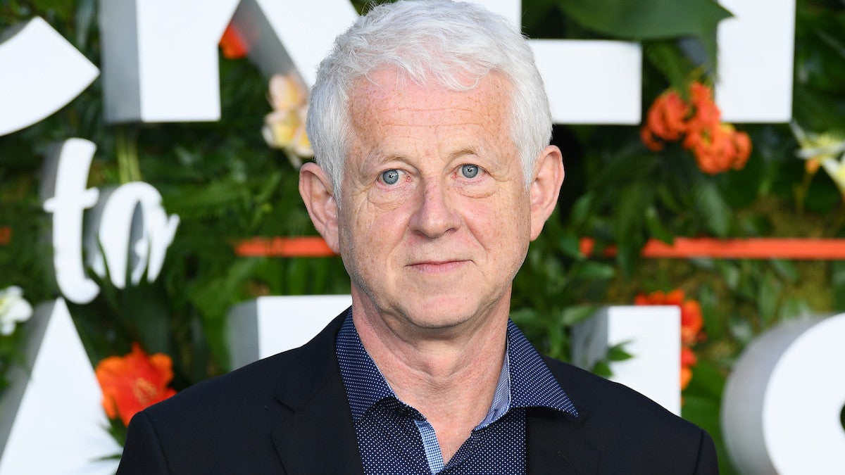 Le réalisateur de "Love Actually", Richard Curtis, déclare que la représentation des femmes et le manque de diversité dans ses films étaient "stupides et faux"