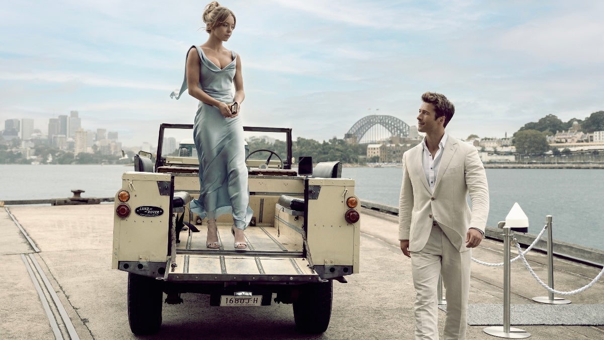 Sydney Sweeney et Glen Powell acceptent de « dire à tout le monde que nous sommes ensemble » dans la bande-annonce de la comédie romantique « Anyone But You » (vidéo)