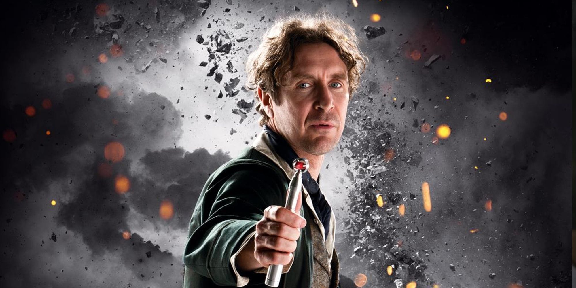 L'acteur du huitième docteur, Paul McGann, considère avec enthousiasme un autre docteur qui revient