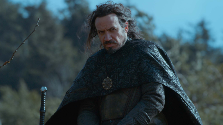 Alexandre Astier révèle l&rsquo;utilisation de l&rsquo;IA pour le scénario du deuxième volet de Kaamelott