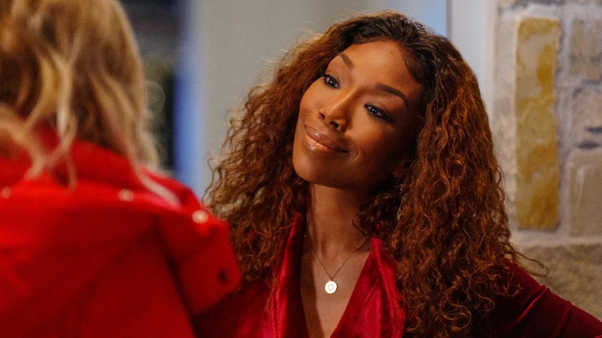 Best. Christmas. Ever! (L to R) Heather Graham as Charlotte, Brandy Norwood as Jackie in Best. Christmas. Ever!